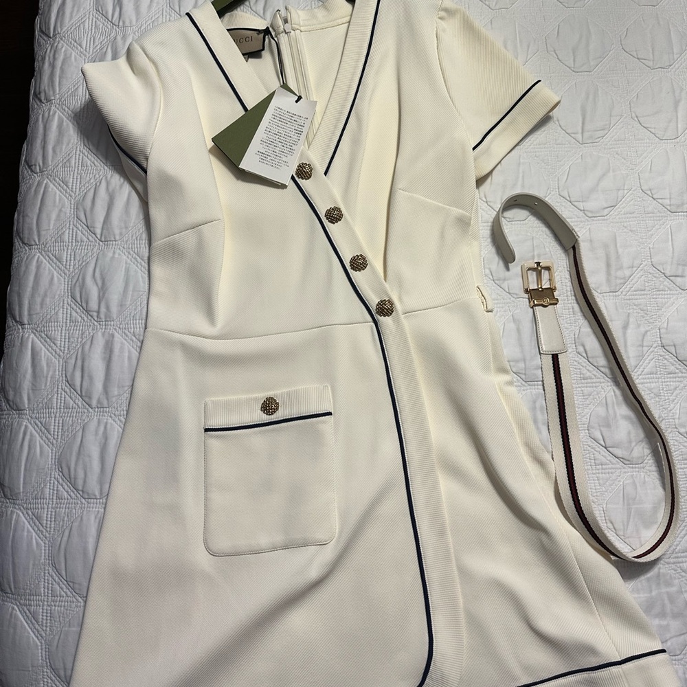 Gucci Elegant Cream Dress with Navy Accents